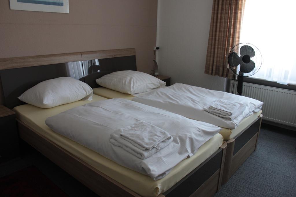 Airport-Hotel Zum Taubengrund Kelsterbach Room photo